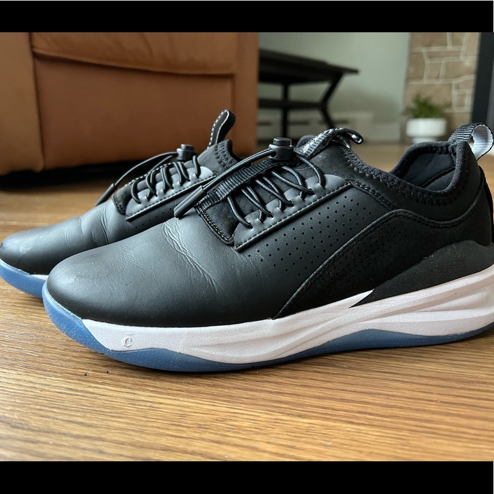 Clove- healthcare worker shoes sz 8